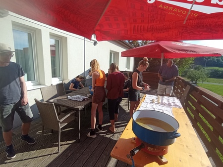 Kuharska delavnica priprave langašov v TNC Peterloug